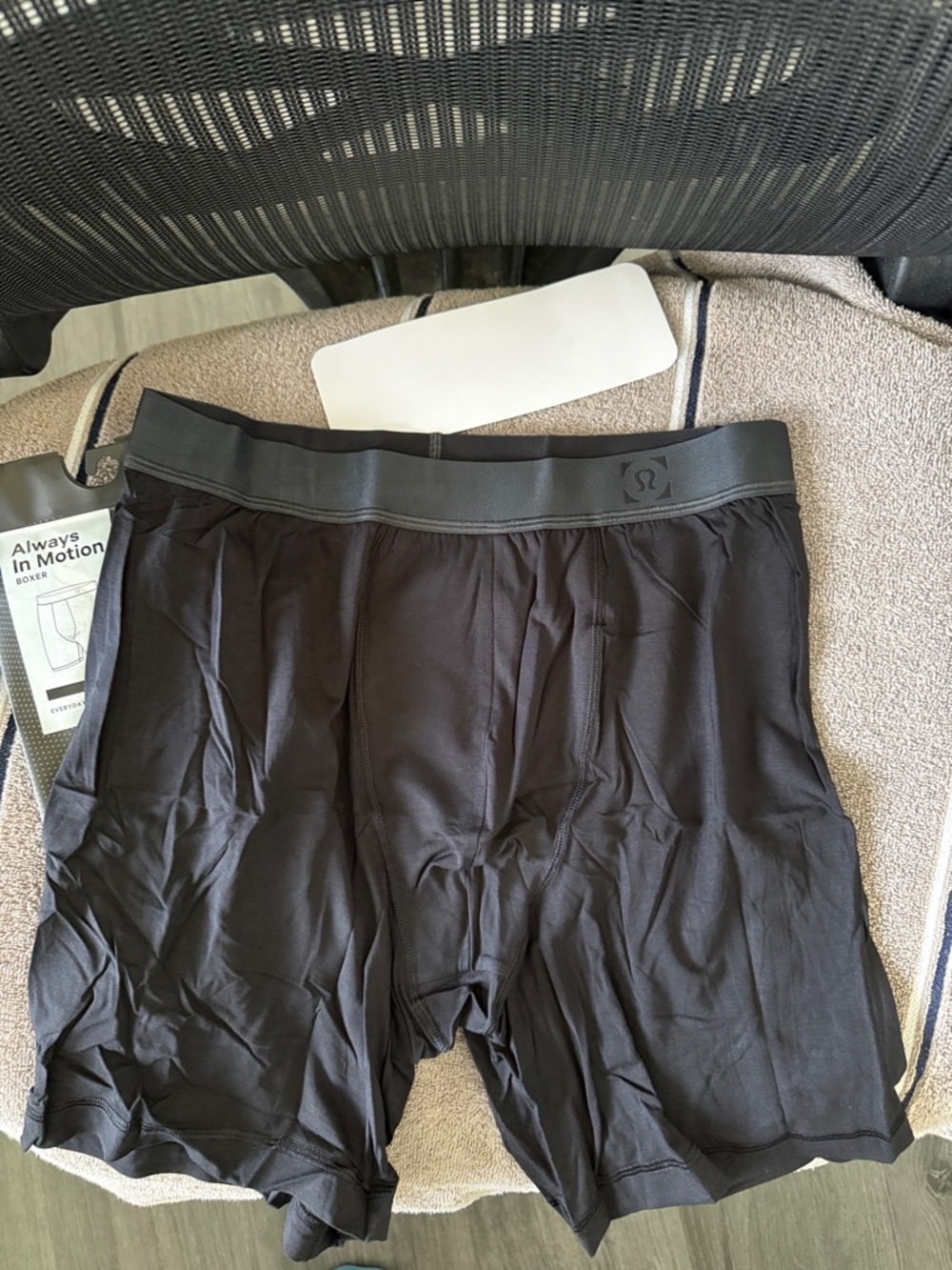 Lululemon 'Always In Motion' Boxer - black  large long